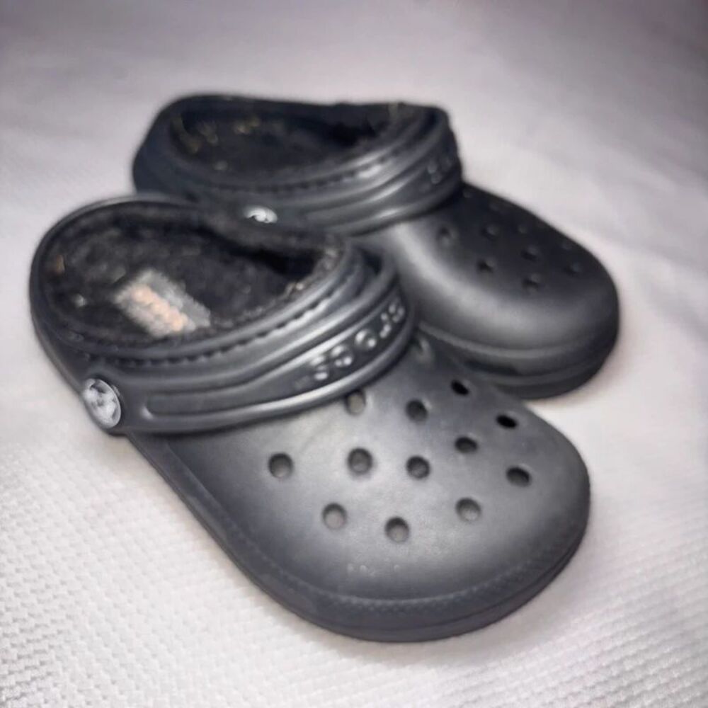 Black fleece lined fuzzy comfy cozy slip on winter Crocs clogs unisex size 11